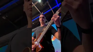 a Nova sensação da Internet é Ver o IGOR tocando 7 cordas