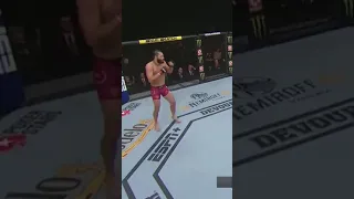 Jorge Masvidal fakes a knee to Nate diaz at ufc244😂