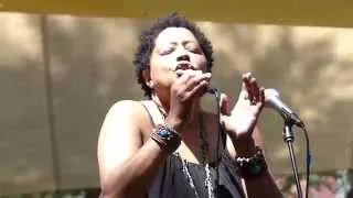 Lisa Fischer, How Can I Ease The Pain, Brooklyn, NY 8-7-14