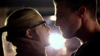 Olicity's first kiss 3x01 (without BG music)