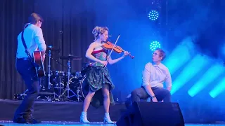 Lindsey Stirling "Feliz Navidad" 22nd December 2023