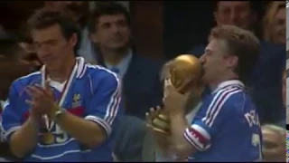 Les Bleus dans la Finale, "Les Yeux dans les Bleus" - Extrait