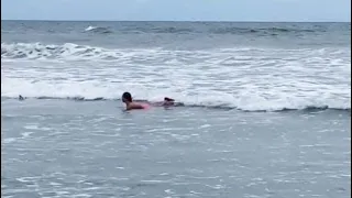 Girl’s close encounter with shark at North Myrtle Beach caught on camera | WSOC-TV