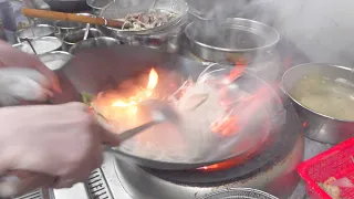 油麻地【阿爺燒味冰室】#乾炒牛河 加男人的浪漫 正！Hong Kong's super wok hei dried fried beef noodles, fried seafood udon !