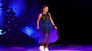 А мне бы петь и танцевать - Поет  Виноградова Лиза 9 лет
