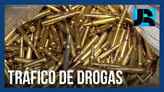 Arsenal do tráfico de drogas é apreendido durante operação em comunidade do Rio de Janeiro