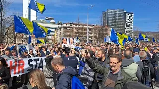 Protesti građana u Sarajevu ispred zgrade Ureda visokog predstavnika