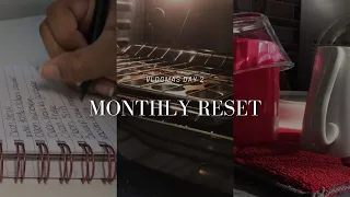 Vlogmas Day 2 | Monthly Reset (clean with me) | Lukewarm Tea ☕️