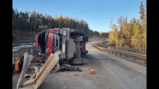 Водитель лесовоза погиб в ДТП на трассе в Усть-Кутском районе