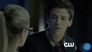 Arrow "The Scientist" Clip - Barry Allen & Felicity - Flash - First appearance