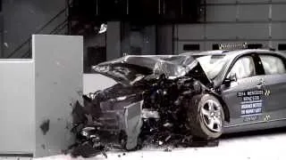 2014 Mercedes Benz E Class Sedan CRASH TEST IIHS Small Overlap