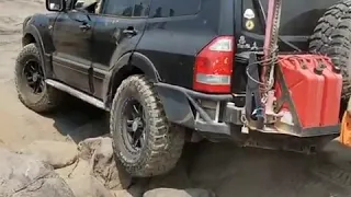 Mitsubishi Montero Pajero Gen 3 small hill on the Rubicon trail