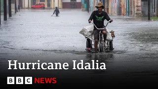 Hurricane Idalia: Florida hunkers down for 'unprecedented' storm - BBC News