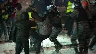 UKRAINE POLICE CLASH WITH PROTESTERS AFTER TRYING TO CLEAR THE SQUARE - BBC NEWS