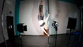 Boring weekdays of poledancer | На пилоне по будням - полдэнс шоу