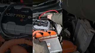 EMERGENCY START!flat BATTERY RAV4 TOYOTA. How to jump start 18- toyotas. Nice little jump place HACK