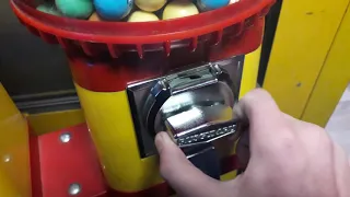 Лайфхак с автоматом (как бесплатно вытащить жвачку из автомата)