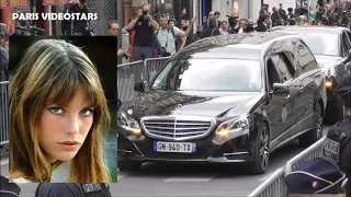 Les célébrités arrivent aux obsèques de Jane BIRKIN le 24 juillet 2023 à Paris - Eglise St Roch