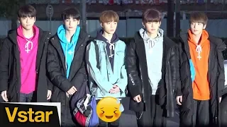 "가운데요!!" TXT(투모로우바이투게더)의 긴장되는 첫 출근(20190308 뮤직뱅크 출근길)