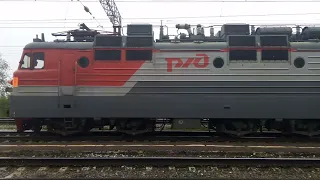 Электровоз ВЛ80С 731 с грузовым поездом (воющими Мотор-вентиляторами) тормозит ст. Надвоицы.