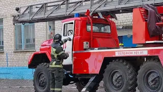 Пожарные провели учения в одном из учебных заведений в городе Новочебоксарск
