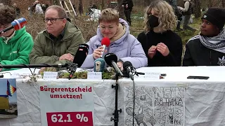 Pressekonferenz am 10.03.2024 im Baumhaus-Camp in Grünheide