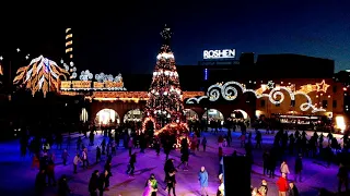 Ёлка и каток Рошен. Киев. Ялинка Рошен. Київ.  Christmas tree. Roshen. Kyiv.