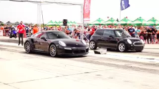 Porsche 911 TURBO S vs Mini Cooper 1.6 TURBO 380HP