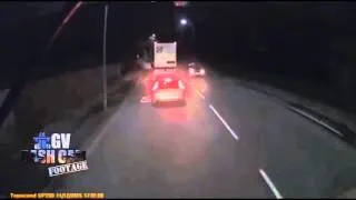 Range Rover V HGV under a narrow bridge