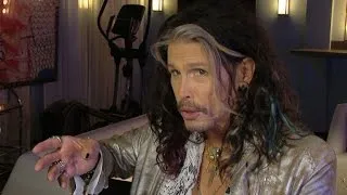 Steven Tyler Says He Uses Teleprompters For His Own Song Lyrics