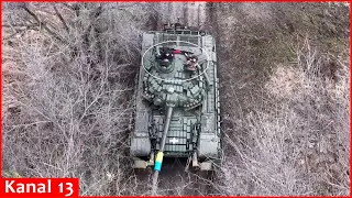 Receiving a signal from the drone, Ukrainian tank commanders open fire on Russians’ location