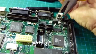 Como retirar os capacitores SMD vazados sem danificar a placa?