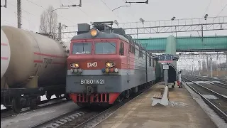 21.03.2024 | Электровоз ВЛ80С-1355 с грузовым поездом проезжает по станции "Трофимовский-1".