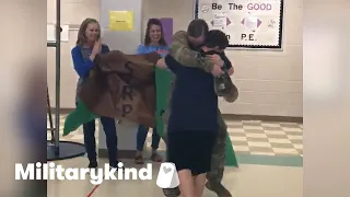 Cafeteria fills with applause when soldier walks in | Militarykind