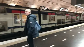 (RER A) Départ d’une MI09 + Arrive d’une MI2N en gare de Nation