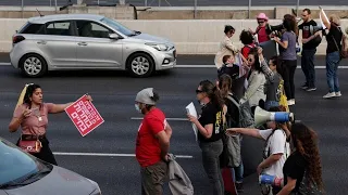 Straßenblockade in Tel Aviv: Angehörige fordern erneut die Freilassung der Hamas-Geiseln