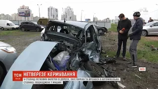 У столиці п'яний водій на швидкості влетів в автомобільну стоянку, пошкоджені 7 машин