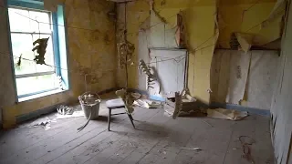 Urban Explorers Find  Hanging Bones In Abandoned House