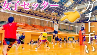 (Volleyball match) Beautiful female setter is very good