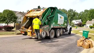 Waste Management: Freightliner M2 112/ McNeilus Tag-Axle Rear Loader