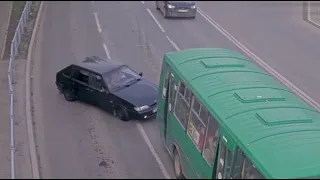 Не справился с ситуацией: жёсткое ДТП с автобусом в Екатеринбурге