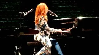 TORI AMOS - SHE'S ALWAYS A WOMAN (Billy Joel cover) - Live Philadelphia, PA 8-10-14