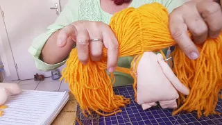 Dois modelos de cabelo  de lã para boneca de pano