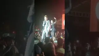 Show de Maiara e Maraisa em dourados MS / fã invade palco e agarra Maraisa 😱😻