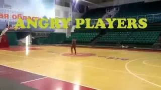 Angry players / Shooting from the middle of the field / Бросок с центра поля