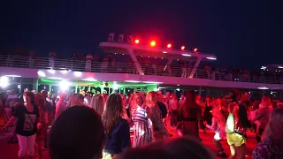 Pool Party auf der Mein Schiff 2