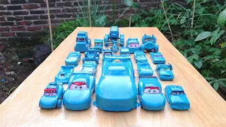 Fantastic minicar falling into the water & a convoys disney cars! Play in the garden