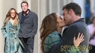 Jennifer Lopez & Ben Affleck put on Public displays of affection during a romantic walk in New York