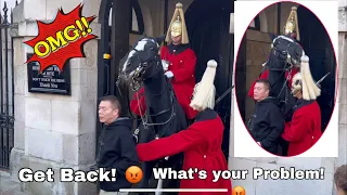 These King’s Guards Get ABSOLUTELY FURIOUS 😡At This DISRESPECTFUL TOURIST! NO MANNERS!