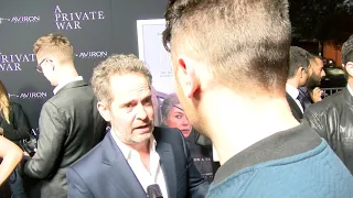 Tom Hollander on the red carpet of 'A Private War'